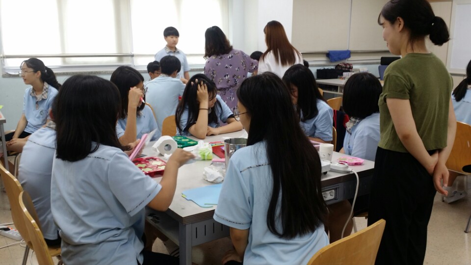 환서중학교 “자원봉사 휘바휘바” 천연비누만들기 이미지