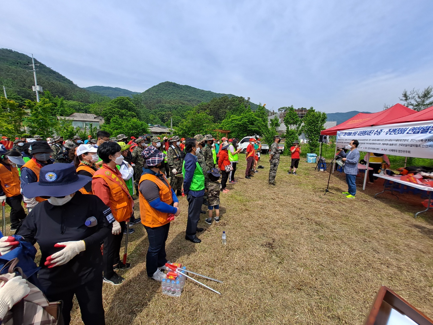천안시 재난재해전문자원봉사단, 용연저수지 ‘정화 활동’