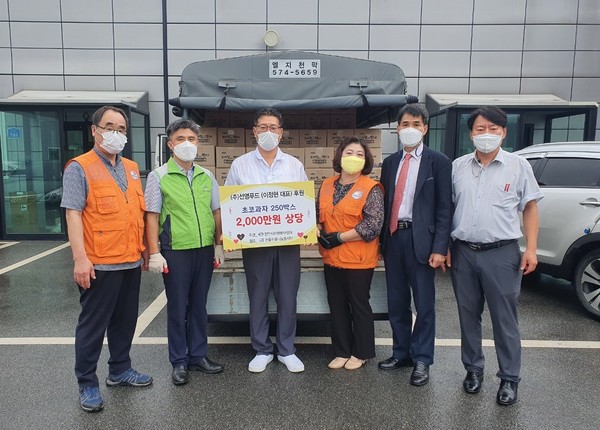 선영푸드, 초코과자 250박스 천안시자원봉사센터에 전달